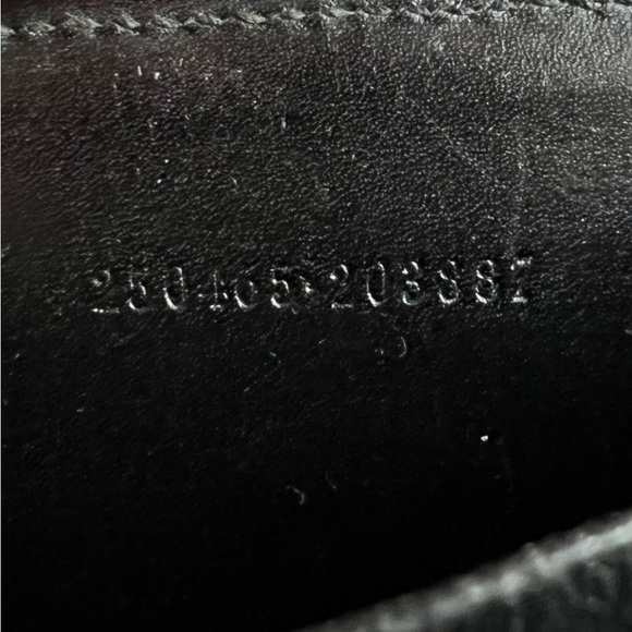 GUCCI EMBOSSED BLACK LEATHER SIGNATURE DIAMANTE ZIP-AROUND CARD CASE WALLET EUC - Picture 4 of 12